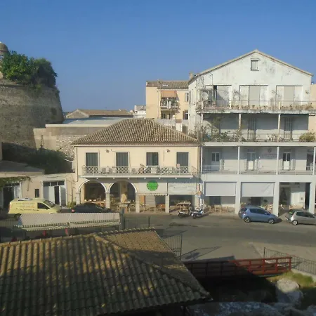 Tonias Place דירה